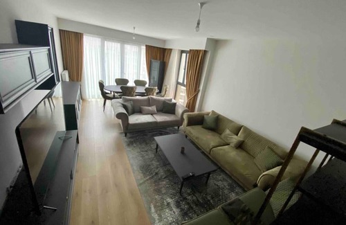 Basaksehir Copropriété | Luxurious Family Haven: 3BR Condo Steps from Basaksehir Park