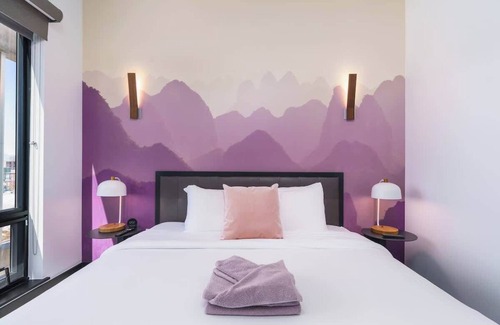 Berkeley Hôtel | Luxurious Flat w/ Private Balcony & Mtn Views!