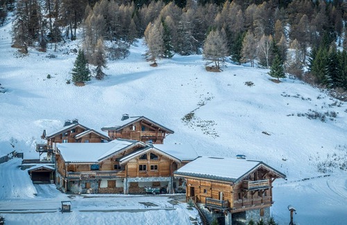 Plagne 1800 Chalet De Ski | Luxueux chalet 7 chambres avec jacuzzi et sauna, proche télésiège