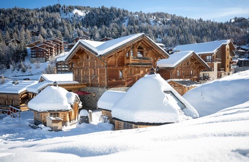 Plagne 1800 Chalet De Ski | Luxueux chalet 7 chambres avec jacuzzi et sauna, proche télésiège