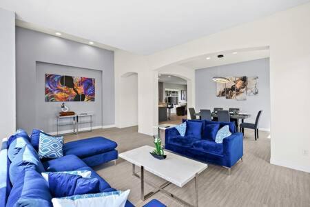 Indio Maison | Luxurious Getaway Near Coachella Stagecoach Pool Putting Green Parking Firepit Sleeps 11