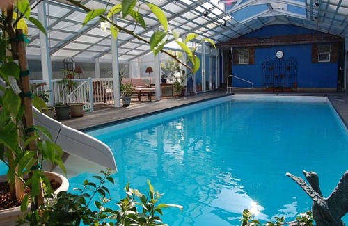 Everson Cabine | Luxurious Glamping Tent with heated indoor pool
