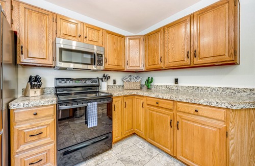 Scottsdale Ranch Copropriété | Spacious getaway near downtown with shared pool, patio, balcony & jetted tub