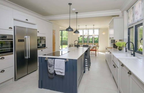 Cheltenham Maison | Luxurious Home in Cheltenham, Private Parking