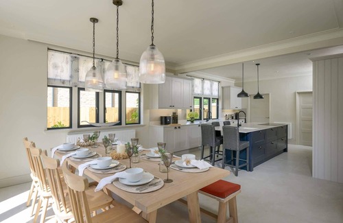 Cheltenham Maison | Luxurious Home in Cheltenham, Private Parking