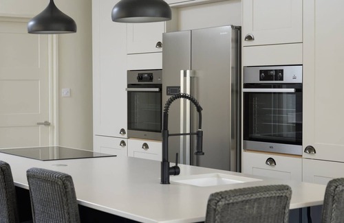 Cheltenham Maison | Luxurious Home in Cheltenham, Private Parking