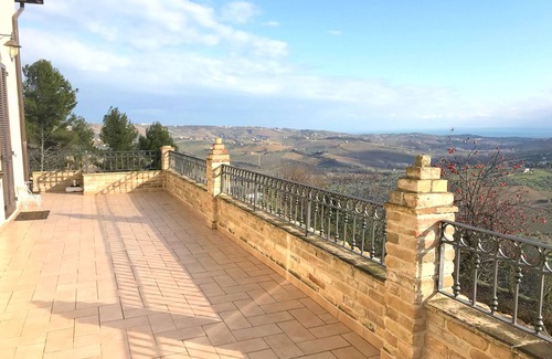 Citta Sant'Angelo Villa | Villa luxueuse au sommet d'une colline, piscine, magnifique vue panoramique et oliveraie