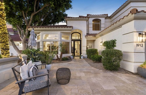 Val Vista Lakes Maison | Luxurious Lake House | Full Amenities, Pool + Lake