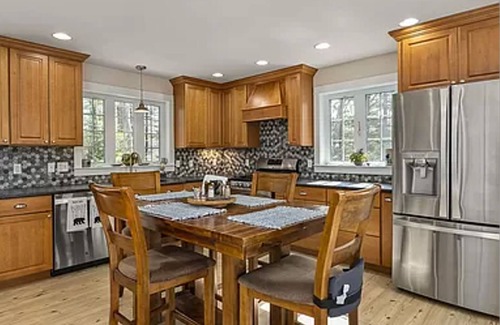 East Wakefield Maison | Luxurious Lakefront Home on the sparkling Balch Lake with spectacular waterviews