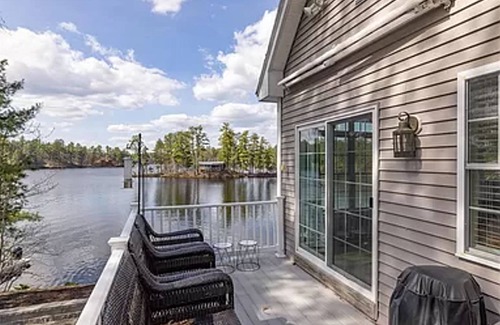 East Wakefield Maison | Luxurious Lakefront Home on the sparkling Balch Lake with spectacular waterviews