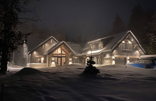 Markdale Maison | Luxurious lakeside new build nestled in the tree's. Only 1.5 hours from Toronto!