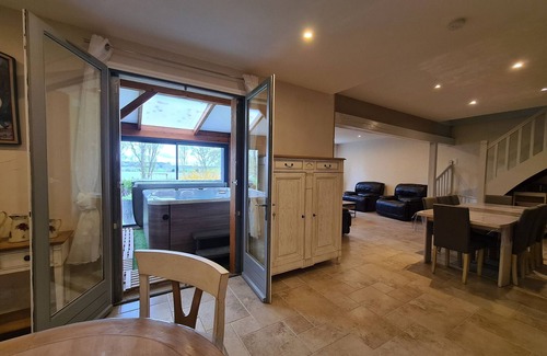 Lucay-le-Male Cottage | Grande Maison au Bord d'un Lac avec Spa, Jardin Clôturé et Proche du ZooParc de Beauval