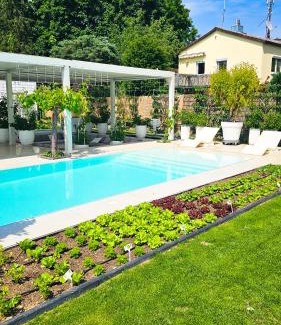 Obersendling Appartement | Luxurious large home with Pool, Garden, Koi Pond