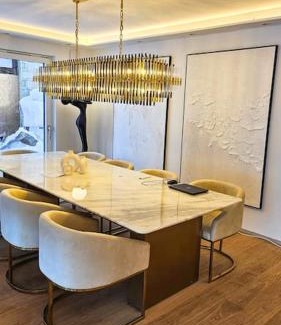 Obersendling Appartement | Luxurious large home with Pool, Garden, Koi Pond