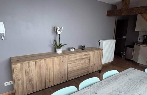 Momignies Maison | Loft luxueux proche de Chimay avec billard, babyfoot, fléchettes, borne d'arcade