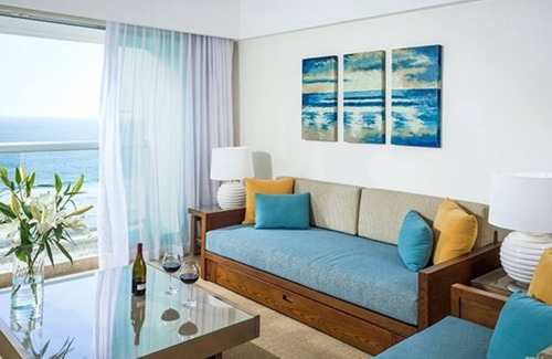 Playa Diamante Station Balnéaire | Luxurious Master Bedroom @Vidanta The Grand Mayan, Acapulco