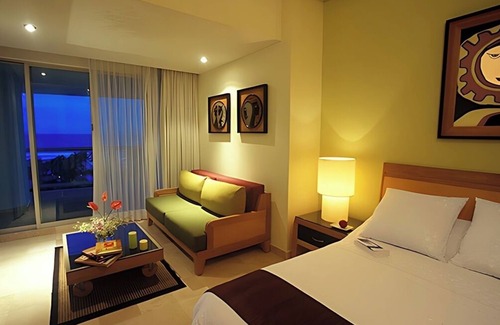 Playa Diamante Station Balnéaire | Luxurious Master Bedroom @Vidanta The Grand Mayan, Acapulco