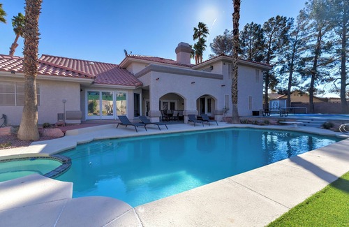 Spring Valley Maison | Luxurious Mansion Private Pickleball Court, Arcade, & Pool Fits 24 People Max!