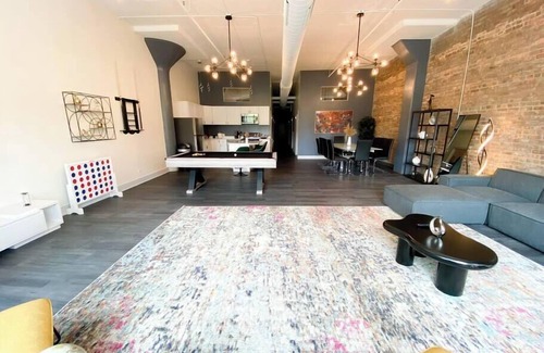 Near South Side Appartement | Luxurious McCormick 6 bed/4 bath Suite for up to 12 guests w Jacuzzi/Opt parking