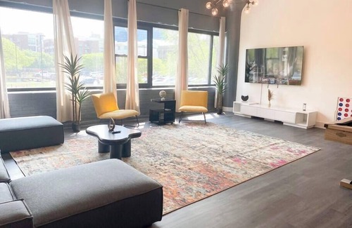 Near South Side Appartement | Luxurious McCormick 6 bed/4 bath Suite for up to 12 guests w Jacuzzi/Opt parking
