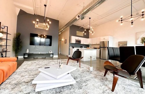 Near South Side Appartement | Luxurious McCormick Place 6 bed/3 bath Suite for groups with optional parking