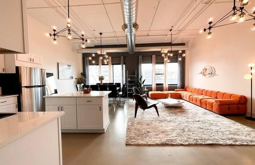Near South Side Appartement | Luxurious McCormick Place 6 bed/3 bath Suite for groups with optional parking
