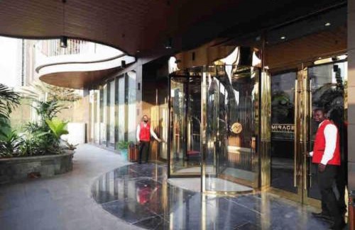 Accra Appartement | Luxurious Mirage 2 Bed with Pool & Gym