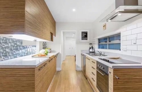 Papamoa Beach Maison | Luxurious modern Beach Getaway with spa pool. Only 150m to white sandy beach