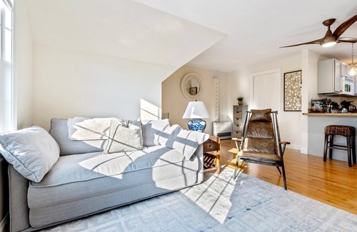 South Portland Appartement | Luxurious New 1 Br/1Ba Apartment with Workspace, Private Garage, W/D