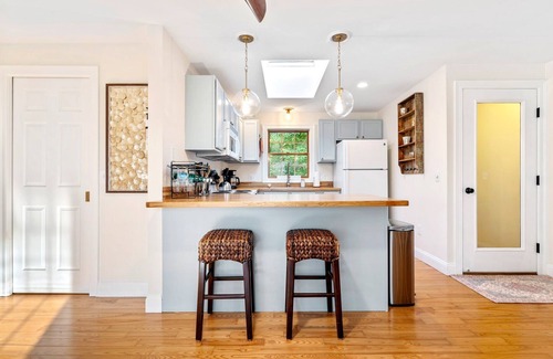 South Portland Appartement | Luxurious New 1 Br/1Ba Apartment with Workspace, Private Garage, W/D