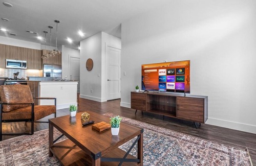 West Oak Hill Appartement | Luxurious New Unit|1Bd1Ba|Pool, Golf Sim
