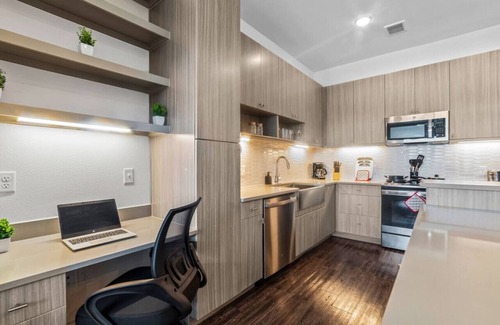 West Oak Hill Appartement | Luxurious New Unit|1Bd1Ba|Pool, Golf Sim