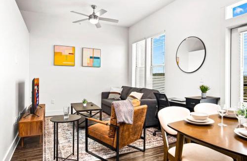 West Oak Hill Appartement | Luxurious New Unit 1Bd1Ba Pool, Golf Sim