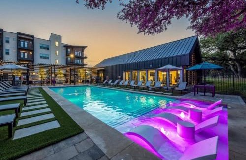 West Oak Hill Appartement | Luxurious New Unit 1Bd1Ba Pool Golf Sim