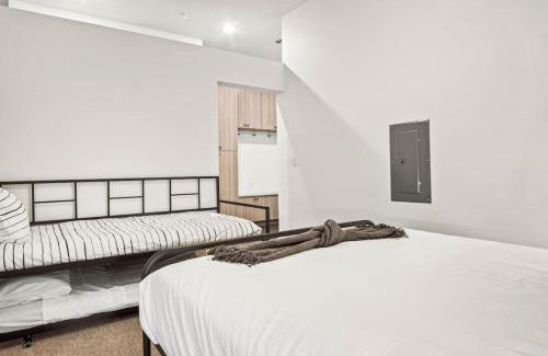 West Oak Hill Appartement | Luxurious New Unit 1Bd1Ba Pool Golf Sim