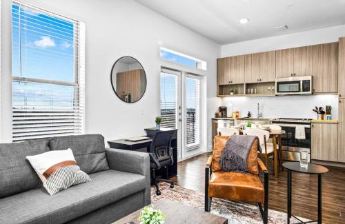 West Oak Hill Appartement | Luxurious New Unit 1Bd1Ba Pool Golf Sim
