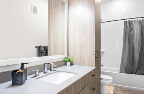 West Oak Hill Appartement | Luxurious New Unit 1Bd1Ba Pool Golf Sim