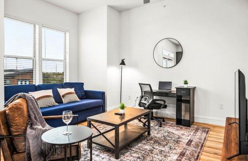 West Oak Hill Appartement | Luxurious New Unit 1Bd1Ba Pool, Golf Sim