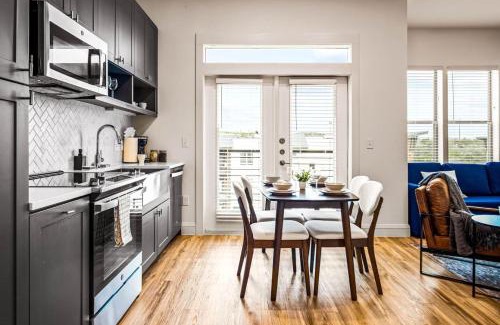 West Oak Hill Appartement | Luxurious New Unit 1Bd1Ba Pool, Golf Sim