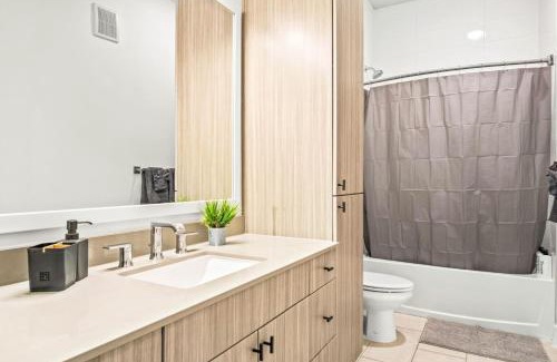 West Oak Hill Appartement | Luxurious New Unit 1Bd1Ba Pool, Golf Sim
