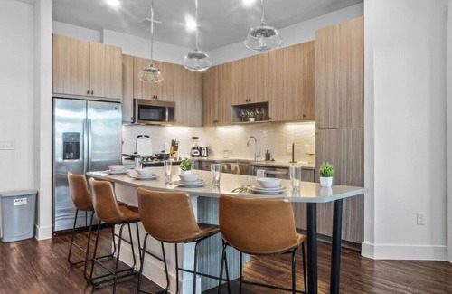 West Oak Hill Appartement | Luxurious New Unit|2Bd2Ba|Pool, Golf Sim
