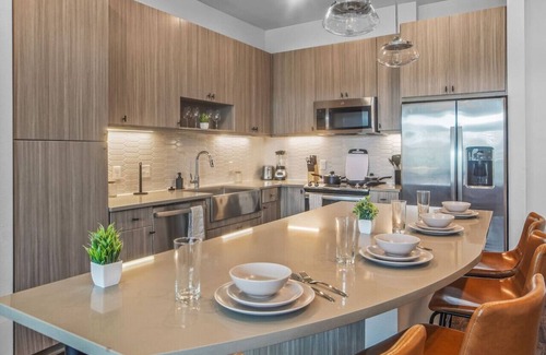 West Oak Hill Appartement | Luxurious New Unit|2Bd2Ba|Pool, Golf Sim