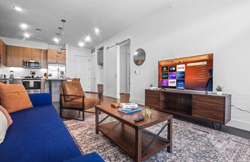 West Oak Hill Appartement | Luxurious New Unit|2Bd2Ba|Pool, Golf Sim