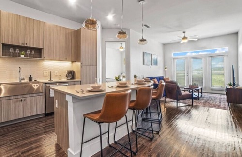 West Oak Hill Appartement | Luxurious New Unit|2Bd2Ba|Pool, Golf Sim