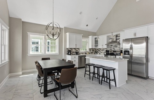 North End Maison | Luxurious, Newly Constructed 4BR on Beach Block
