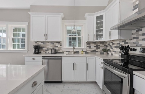 North End Maison | Luxurious, Newly Constructed 4BR on Beach Block