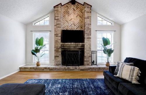 Riverbend of Camino Real Maison | Luxurious Oasis W Serene Pool, Games & Fire Pit