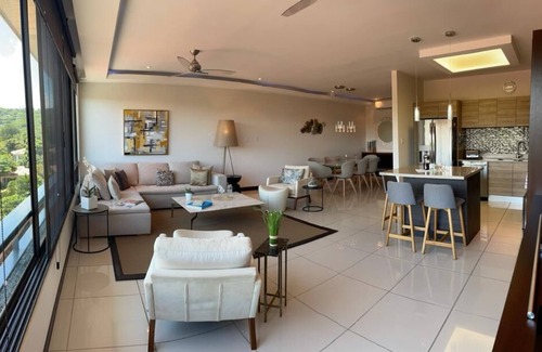 Playa Hermosa Appartement | Luxurious, ocean-view condo. Easy 5 minute walk to beach and restaurants!