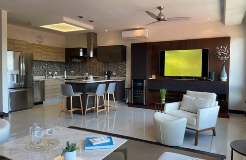 Playa Hermosa Appartement | Luxurious, ocean-view condo. Easy 5 minute walk to beach and restaurants!