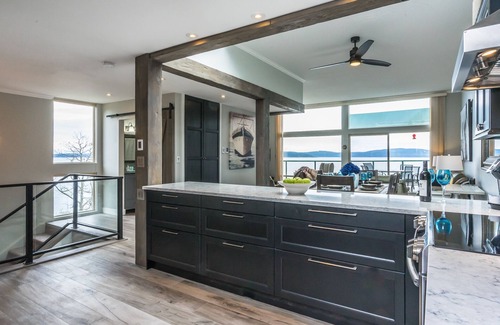 Yellow Point Copropriété | Luxueux Oceanfront Condo - vue panoramique sur l'océan - bain à remous, piscine et quai
